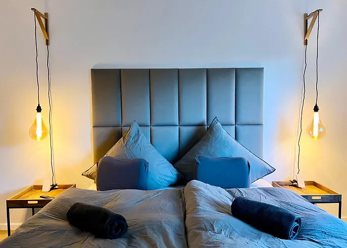 2Br Freeparking Dus Airp Dus Ess Ntflx